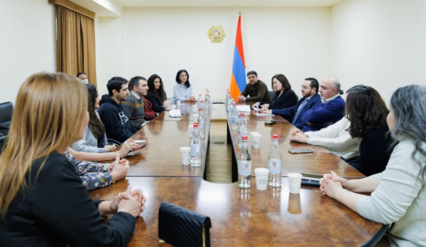 Մխիթար Հայրապետյանը ծնողների և մասնագետների հետ քննարկել է առցանց խաղային հարթակների ռիսկերը