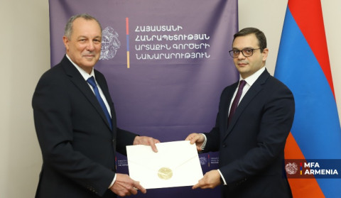 Newly appointed Ambassador of Cuba presented a copy of his credentials to Deputy Foreign Minister of Armenia
