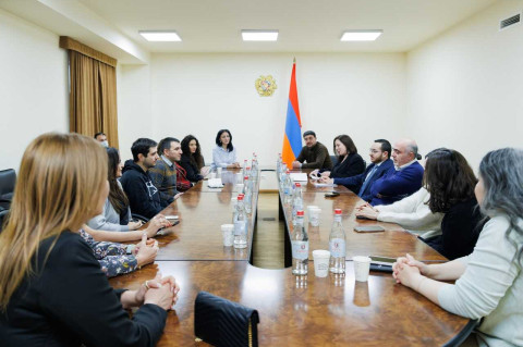 ԲՏԱ նախարարը հանդիպել է երեխաների թվային անվտանգությամբ մտահոգ ծնողների հետ․ քննարկվել են նրանց անվտանգությանն առնչվող հարցեր