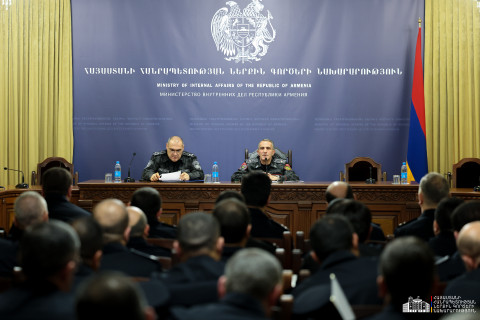Ոստիկանապետն աշխատանքային խորհրդակցություն է անցկացրել Համայնքային ոստիկանության գլխավոր վարչության և տարածքային ստորաբաժանումների ղեկավարների հետ