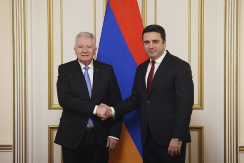 Alen Simonyan və Macarıstan Parlamentinin sədr müavini Ermənistan və Azərbaycan arasında bərqərar olmuş sülh barədə fikir mübadiləsi aparıblar