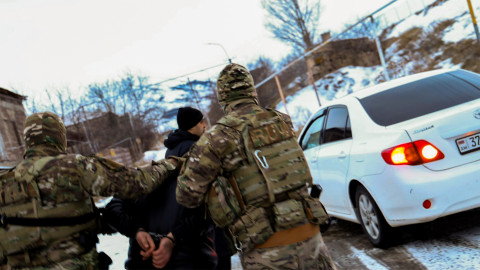 Քրեական ոստիկանները հանցավոր խումբ են բացահայտել. կատարվել են մեծամասշտաբ խուզարկություններ, կան ձերբակալվածներ