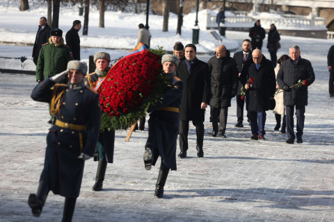 Armenian delegation visits Monument to the Unknown Soldier in Moscow