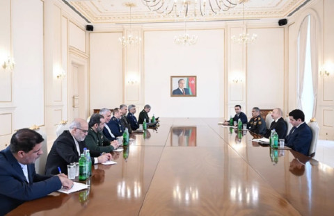 Пезешкиан направил министра обороны Ирана в Баку