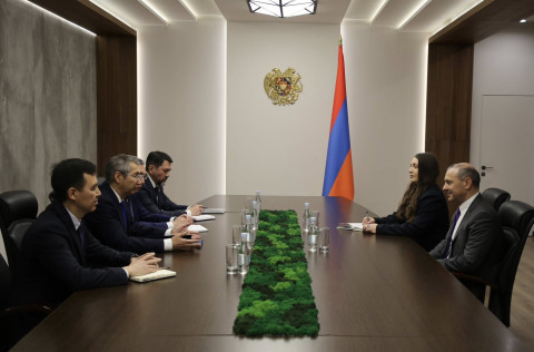 Armen Qriqoryan və Bolat İmanbayev Ermənistan-Qazaxıstan ikitərəfli münasibətlərinin gündəm məsələlərini müzakirə ediblər