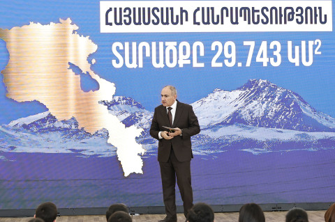 Վարչապետն ուսանողներին և աշակերտներին ներկայացրել է Իրական Հայաստանի գաղափարախոսությունը
