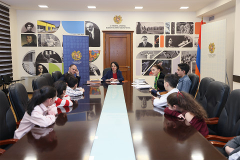 Ժաննա Անդրեասյանը հանդիպել է Խնկո Ապոր անվան ազգային մանկական գրադարանի լավագույն ընթերցողներին