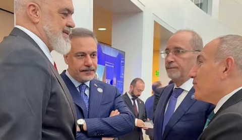 Премьер-министр провёл контакты с зарубежными партнёрами перед первым заседанием Совета мира