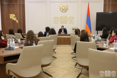Արման Եղոյանն Ազգային ժողովում հանդիպել է միջազգային դասընթացի մասնակիցների հետ
