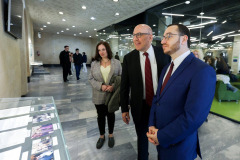 Մխիթար Հայրապետյանը և Բրյուս Պողոսյանը քննարկել են Հայաստանի ամերիկյան համալսարանի և ԲՏԱ նախարարության միջև համագործակցության հնարավորությունները