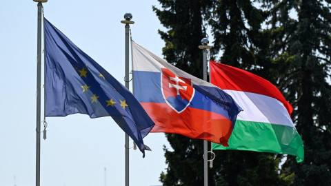 Hungary and Slovakia threaten to cut off emergency electricity supplies to Ukraine