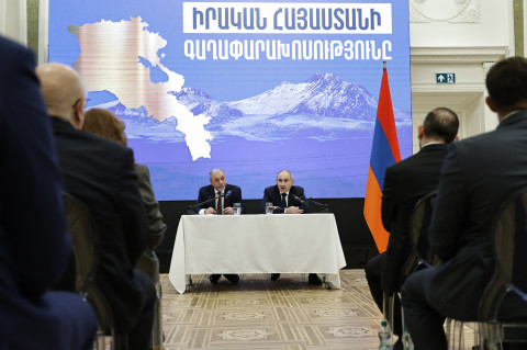 Pashinyan meets with representatives of the Armenian community of Poland in Warsaw