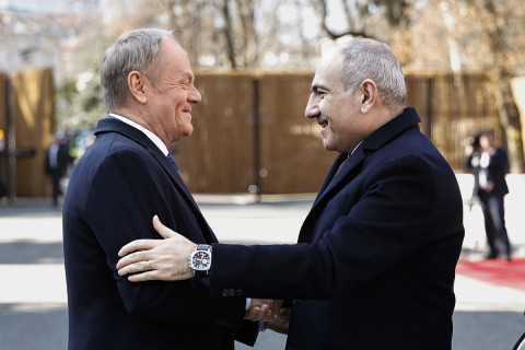 Nikol Paşinyan və Donald Tusk Ermənistan-Polşa çoxsektorlu əməkdaşlığının inkişafı ilə bağlı bir sıra məsələləri müzakirə ediblər