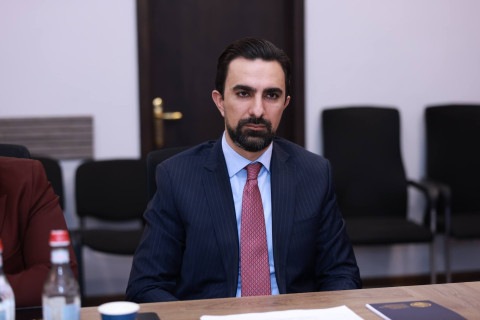 Դավիթ Խուդաթյանը ՏԿԵ նախարարության աշխատակազմին է ներկայացրել նախարարի նորանշանակ տեղակալ Առնակ Ավետիսյանին