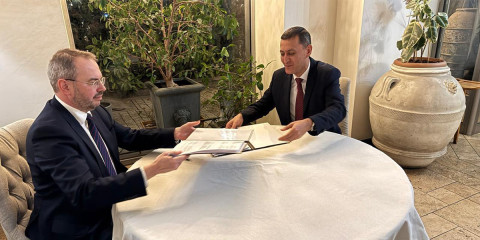 ԿԳՄՍ նախարարի տեղակալը և ՌԴ գիտության, բարձրագույն կրթության նախարարի տեղակալը ստորագրել են Հայ-ռուսական համալսարանի նոր կանոնադրությունը