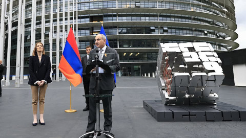 Ստրասբուրգում բացվել է «Արմատագիր - երկխոսության ուժը» խորագրով հուշարձանը