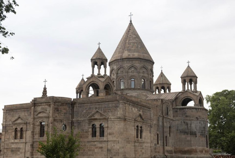 Վայոց ձորի թեմի առաջնորդը ազատ է կացուցվել թեմակալ առաջնորդի պաշտոնից. նրան կփոխարինի Սյունյաց թեմի առաջնորդը