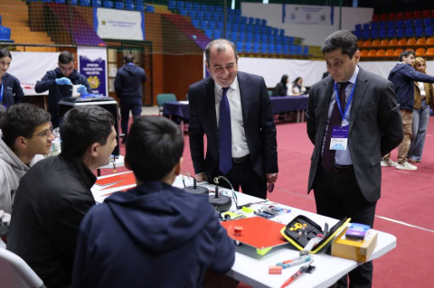 Մեկնարկել է «Ռոբոտների հաքաթոնը». 36 թիմեր Հայաստանի բոլոր մարզերից կմրցեն նորարարական նախագծերով