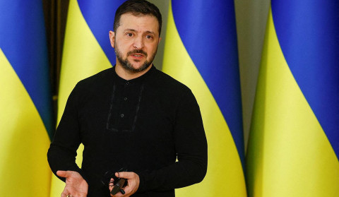 Rusiya yüzlərlə raket və dron istifadə edərək Ukraynaya zərbə endirib: Zelenski