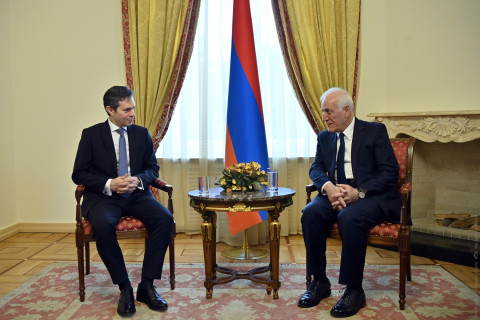 Հայաստան-Հունաստան համագործակցությունը զարգանում է կայուն և հետևողական կերպով՝ անկախ արտաքին հանգամանքներից․ ՀՀ նախագահը հյուրընկալել է  դեսպանին