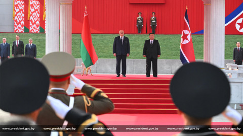 Lukaşenko və Kim Çen In dostluq və əməkdaşlıq müqaviləsi imzalayıblar