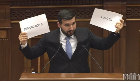 Ուրացա՞ք էդ դրոշները, որ ձեր առաջ դրված են, մոռացա՞ք, թե՞ էն ժամանակ էիք ստում ՀՀ քաղաքացիներին. Ալեքսանյանը՝ ընդդիմադիրներին