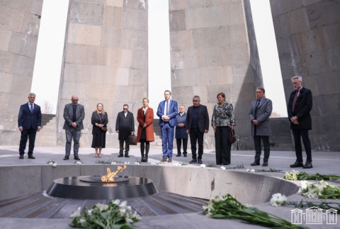 Belçika-Ermənistan Dostluq Qrupunun nümayəndələri Tsitsernakaberd Xatirə Kompleksini ziyarət etdilər