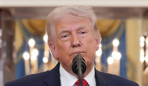 Трамп угрожает разбомбить мосты и электростанции в Иране, если Ормузский пролив не будет открыт: СМИ