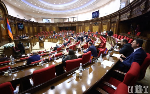 ԱԺ-ն առաջին ընթերցմամբ ընդունեց թմրամիջոցների շրջանառության պատժի խստացման, ոսկերչության ոլորտի հարկային բեռի թեթևացման և այլ նախագծեր