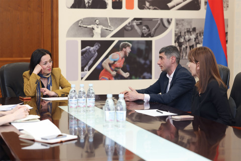 ԿԳՄՍ նախարարը ուսուցիչների հետ հանդիպմանը քննարկել է հանրակրթության ոլորտին, կամավոր ատեստավորմանը վերաբերող հարցեր