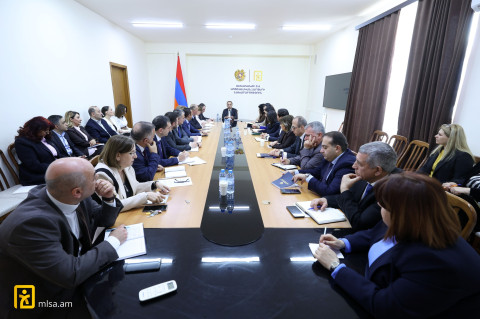 Քննարկվել են ԱՍՀ  նախարարության առաջնահերթություններին առնչվող հարցեր