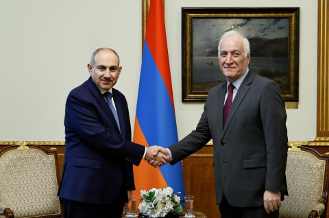 Ձեզ ճանաչել եմ որպես սկզբունքային, պատասխանատու, պրոֆեսիոնալ գործիչ․ վարչապետը շնորհավորել է Վահագն Խաչատուրյանին ծննդյան օրվա առթիվ