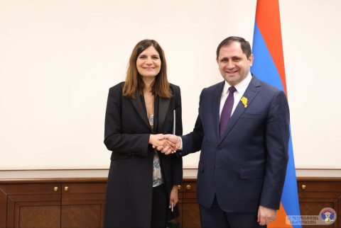 Papikyan və Alis Ruffo Ermənistan-Fransa müdafiə sektorunda əməkdaşlığı məsələlərini müzakirə ediblər