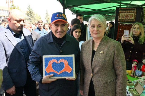 Քաղաքացու օրը Մարալիկում և Արթիկում. Փաշինյանը լուսանկարներ է հրապարակել