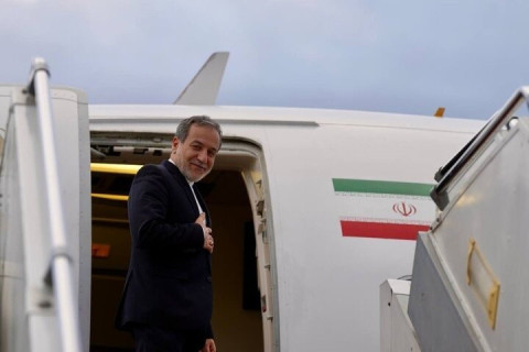 Araghchi left Islamabad, American delegation never arrived