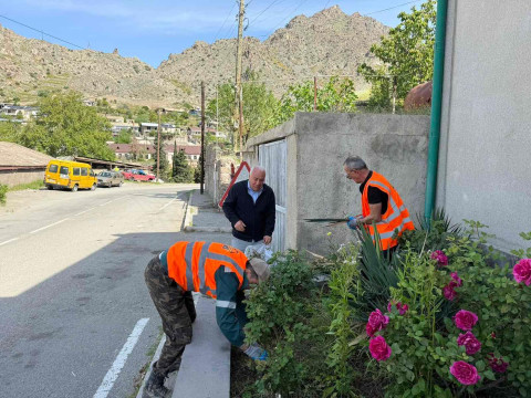 Բարեկարգվում են Սյունիքի մարզի ավտոճանապարհներն ու հարակից տարածքները