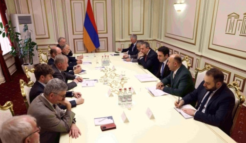 Members of Senate of France hosted in Parliament