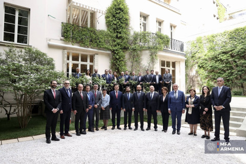 Bir həftə sonra Fransa ilə uzun müddətdir danışıqlar aparılan sənədin imzalanmasının şahidi olacağıq։ Mirzoyan Parisdə erməni diplomatlarının toplantısında iştirak edib