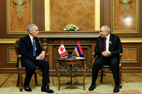 Nikol Pashinyan and Mark Carney meet