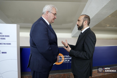Արարատ Միրզոյանը քննարկում է ունեցել Ուկրաինայի ԱԳ նախարարի հետ