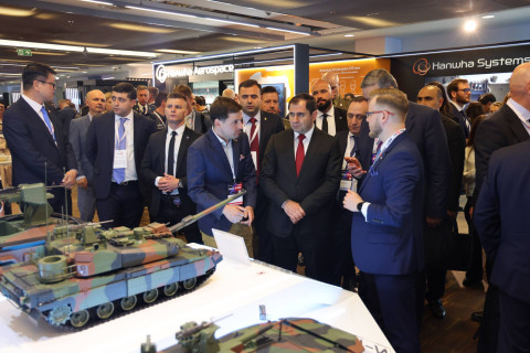 Suren Papikyan toured pavilions of Defence24 Days conference