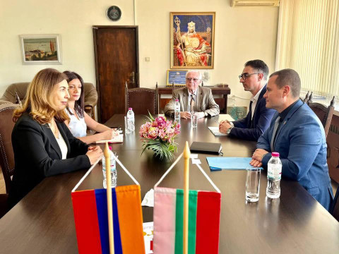 Բուլղարիայում ՀՀ դեսպանը հանդիպում է ունեցել Ռուսեի քաղաքապետի հետ, քննարկվել են տնտեսական կապերի խորացմանն առնչվող հարցեր