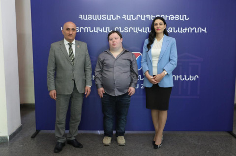 ՄԻՊ-ն այցելել է ԿԸՀ․ քննարկվել են ընտրական գործընթացներում մարդու իրավունքների պաշտպանությանն առնչվող հարցեր