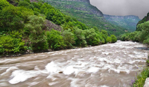 Սպասվում է ջրի ելքերի մեծացում. ՓԾ-ն հորդորում է խուսափել գետերի հարակից գոտիներին մոտ գտնվելուց
