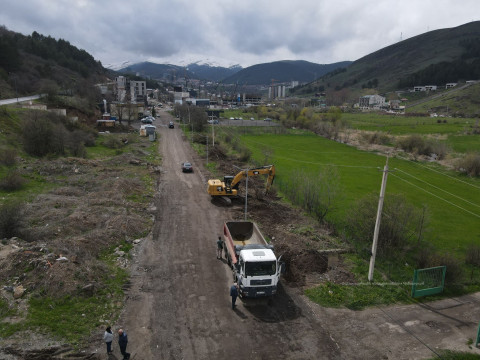 Հիմնանորոգվում է Ծաղկաձորի մուտքից մինչև ճոպանուղի տանող ճանապարհահատվածը
