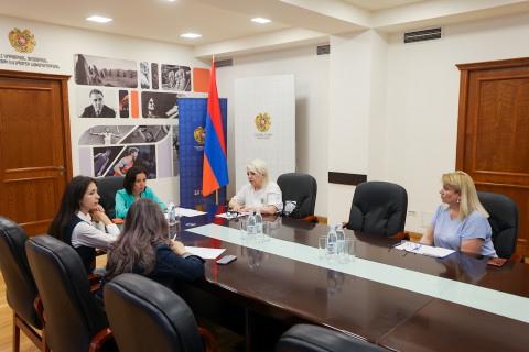 Ժաննա Անդրեասյանը հանդիպում է ունեցել մանկավարժների հետ