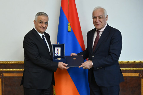 Վահագն Խաչատուրյանը փոխվարչապետ Մհեր Գրիգորյանին է հանձնել պետական բարձր պարգևը