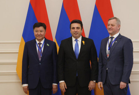 Alen Simonyan MDB Parlamentlərarası Assambleyasının müşahidə missiyasının nümayəndə heyətini qəbul edib