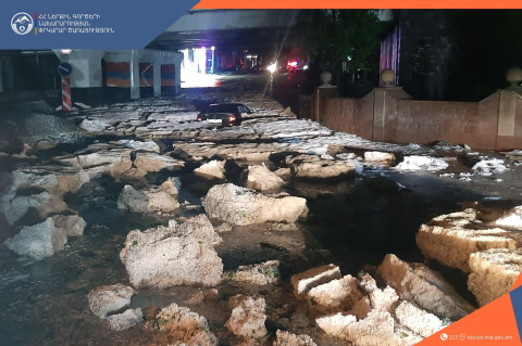 Գյումրիում կարկուտի հետևանքով ջրալցվել են տներ, անձրևաջրերի կուտակման պատճառով արգելափակվել են ավտոմեքենաներ