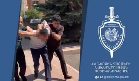 Բացահայտվել է Գյումրու «Մայր Հայաստան» հուշահամալիրի հուշարձաններից ոսկեգույն տառերը պոկելով վնասելու դեպքը․ 41-ամյա տղամարդը ձերբակալվել է